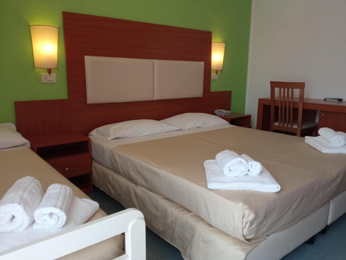 Hotel Helios Beach Milano Marittima Extérieur photo