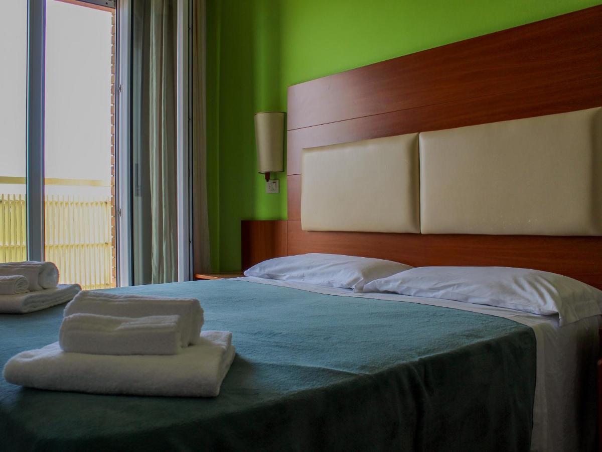 Hotel Helios Beach Milano Marittima Extérieur photo