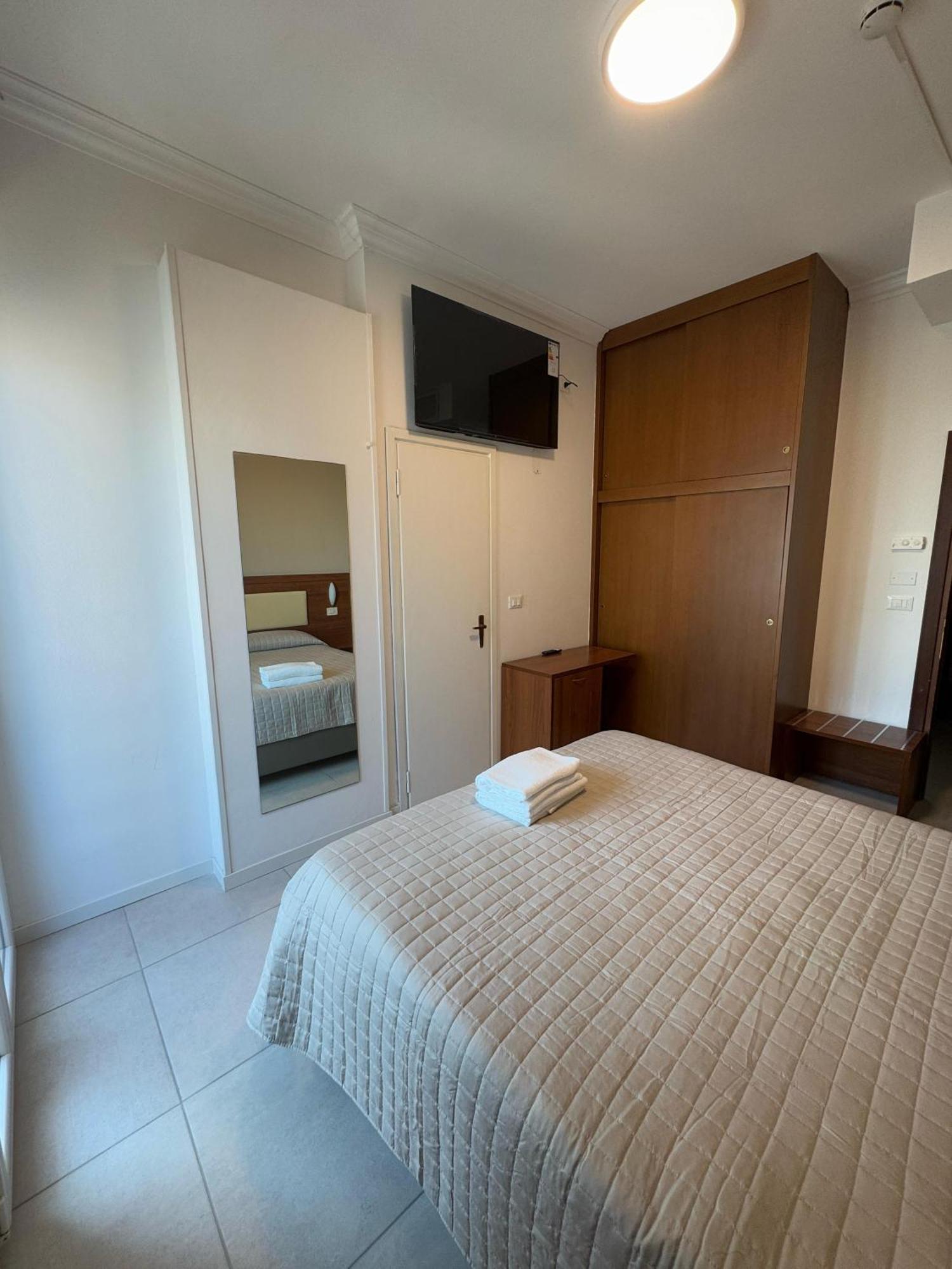 Hotel Helios Beach Milano Marittima Extérieur photo