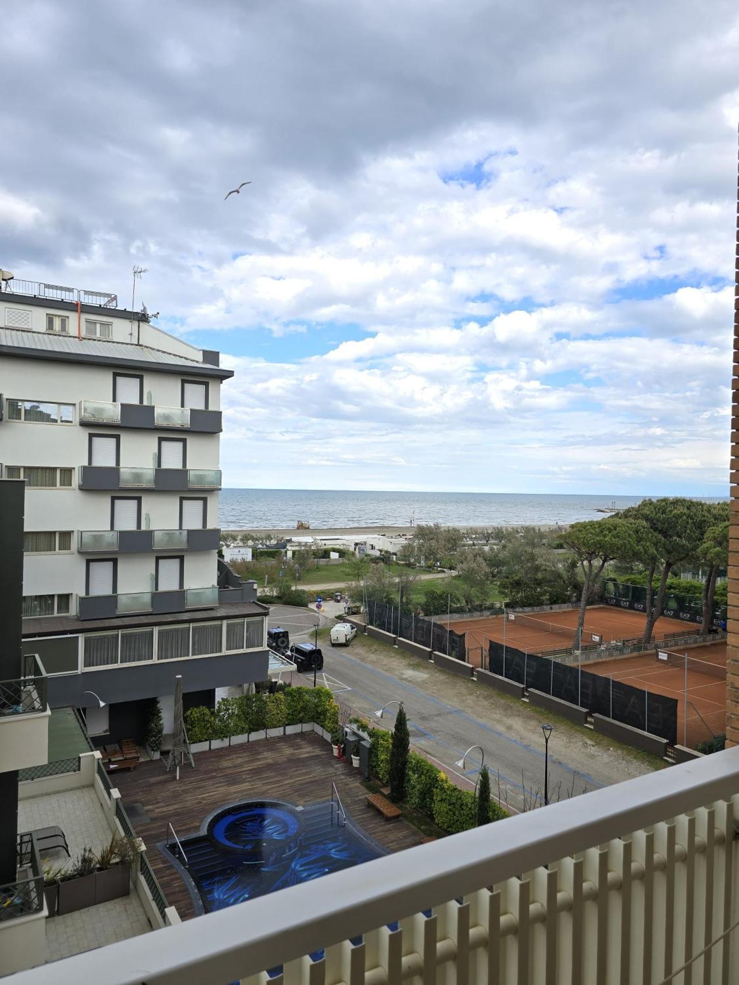 Hotel Helios Beach Milano Marittima Extérieur photo